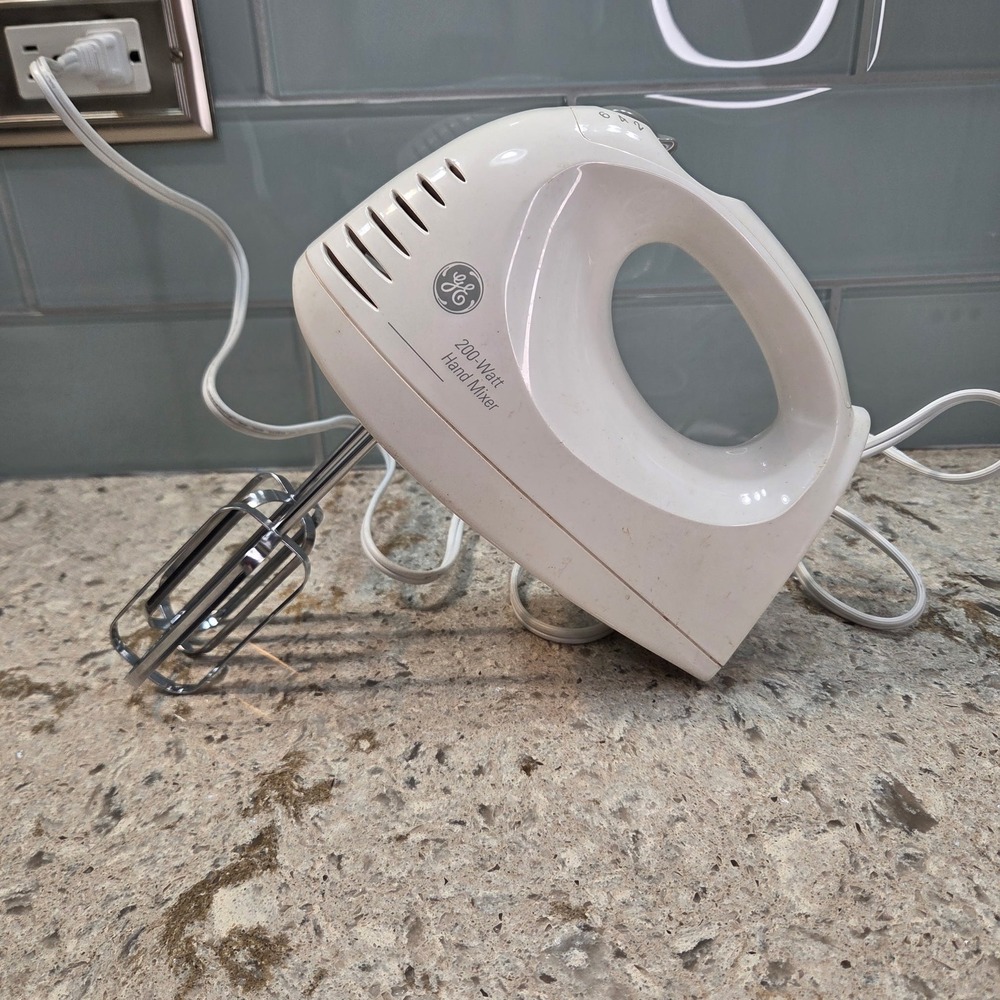 GE 200-Watt Hand Mixer White 6-Speed Electric Kitchen Mixer 169071B